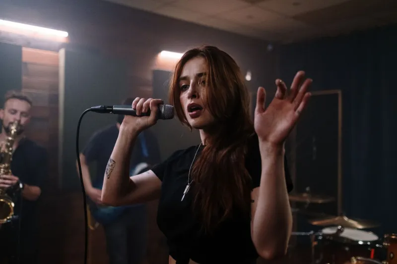 Famous Guests, Fractured Bands: How Collabs Can Quietly Destroy a Rock Identity